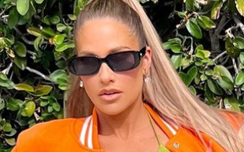 Kelly Kelly Shows Off Her Forever Mood In Skimpy Green Bikini Photo Drop